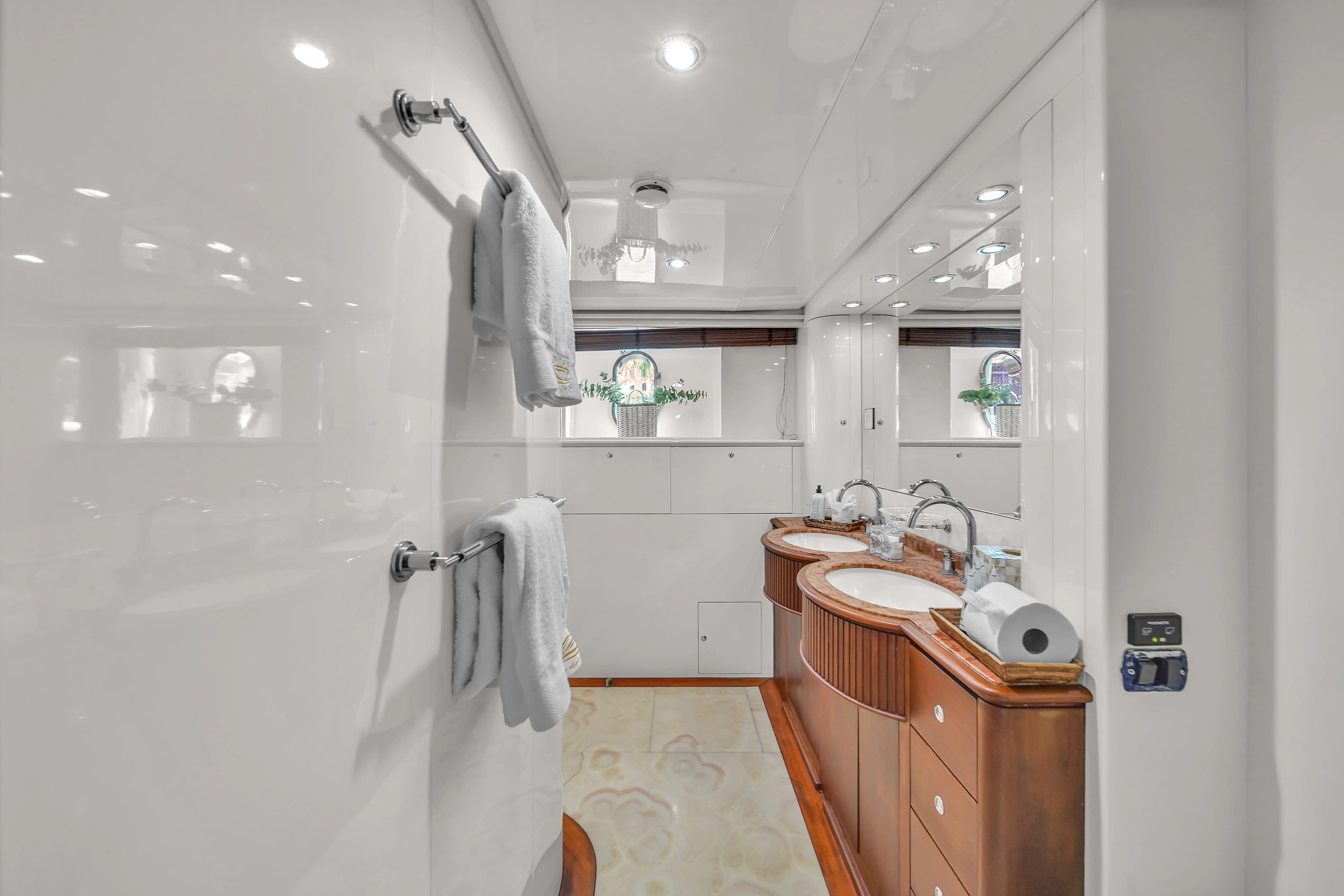 105ft Azimut Daniela sunset cruise details